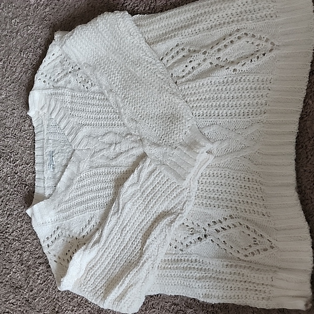 American Eagle vneck sweater